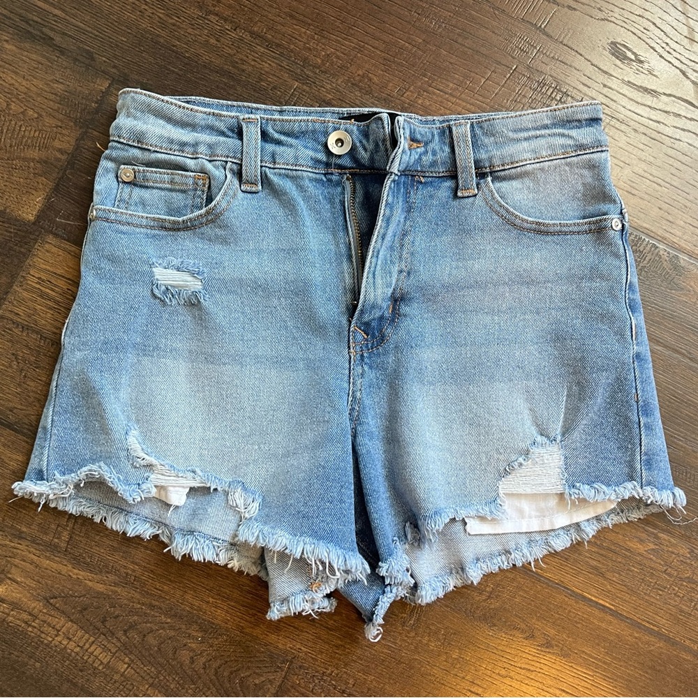 Kendall & Kylie Size 3/26 Icon Short